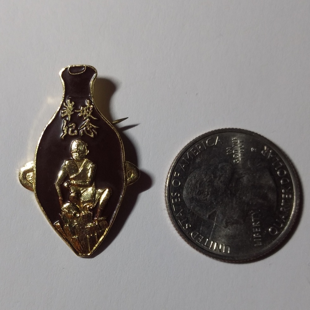 Vintage 50's Oriental brooch
